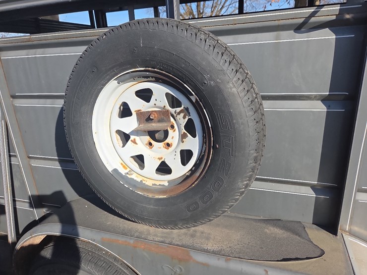 16'-ponderosa-livestock-trailer-image-5