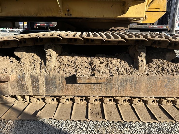 caterpillar-235-image-57