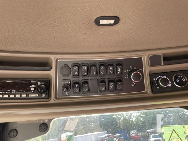 2024-case-ih-8250-image-52