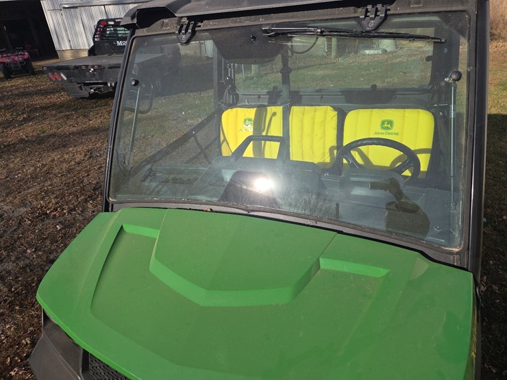 jd-xuv-835m-utv-image-17