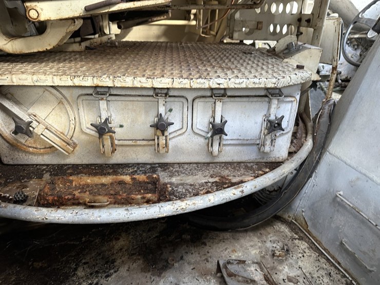 2118-ford-300-image-46