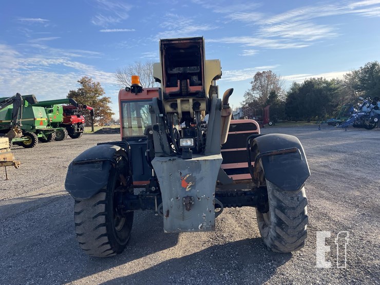 2011-jlg-g10-55a-image-5