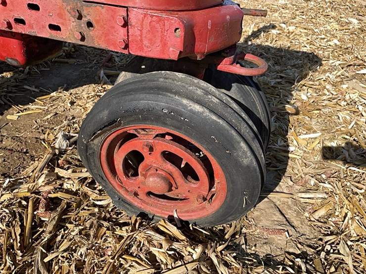 ih-farmall-h-tractor-image-7