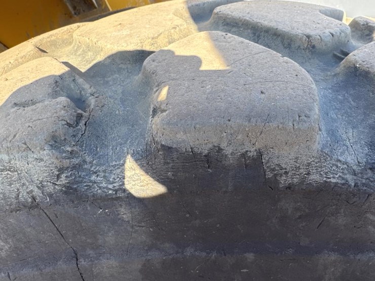 2016-deere-624k-image-61