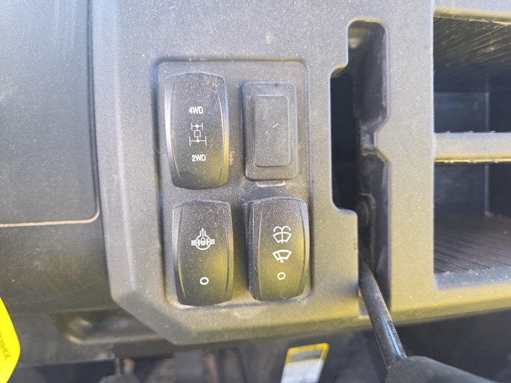 jd-xuv-835m-utv-image-22