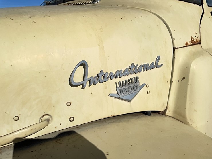 ih-load-star-1600-single-axle-grain-truck-image-6