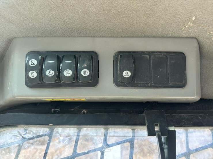 2016-caterpillar-262d-image-36