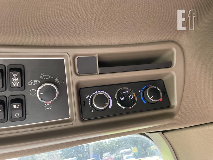 2024-case-ih-8250-image-54