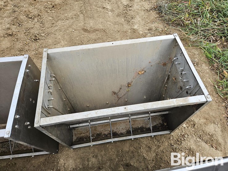 big-husky-&-hog-slat-stainless-steel-nursery-feeders-image-10
