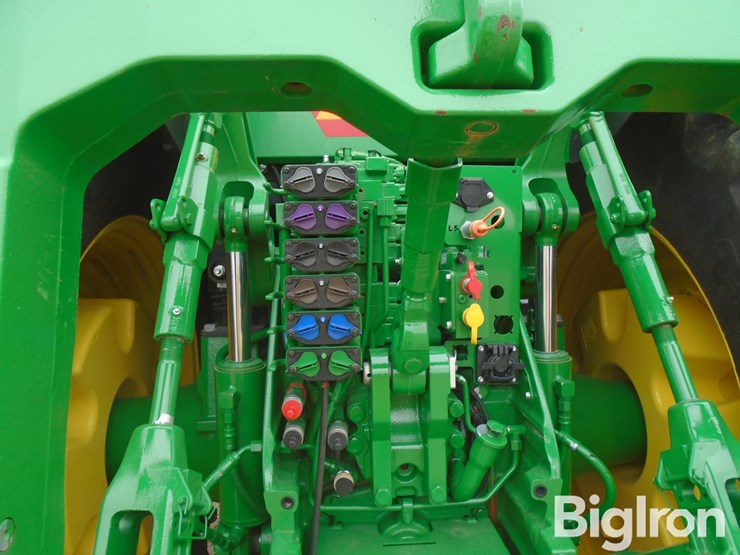 2023-john-deere-8r-370-image-12