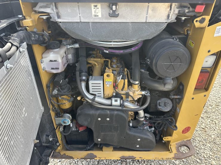 2022-caterpillar-242d3-image-26