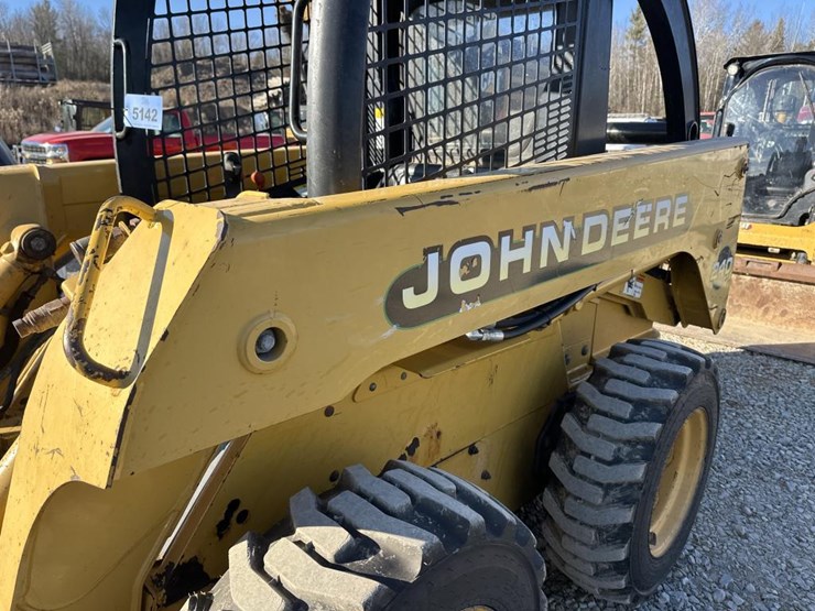 john-deere-240-image-13