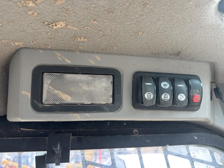 2016-caterpillar-262d-image-34