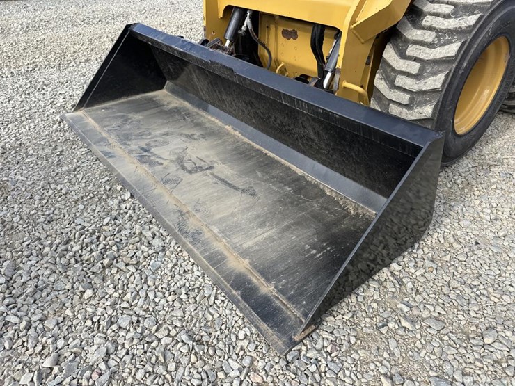 2022-caterpillar-242d3-image-9