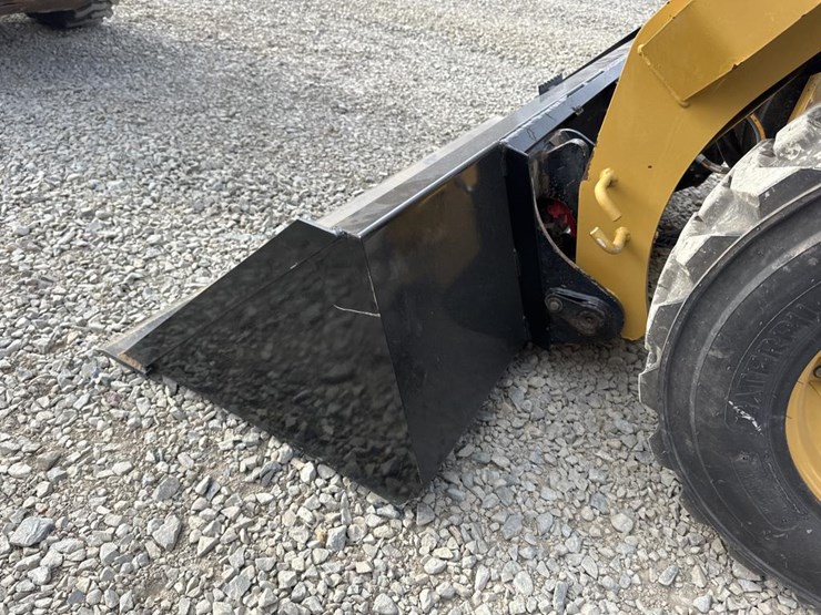 2022-caterpillar-242d3-image-10