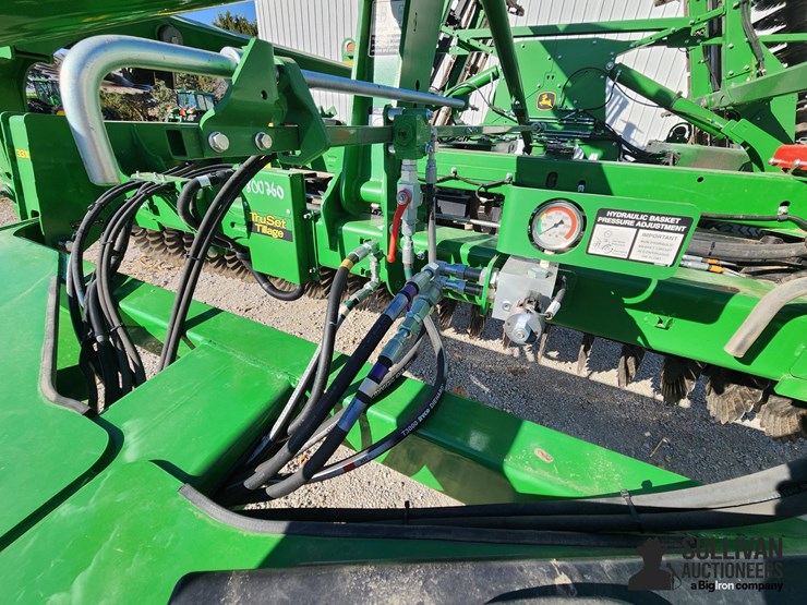 2022-john-deere-2660vt-image-16