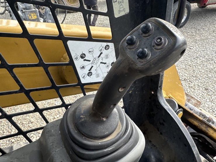 caterpillar-239d-image-30