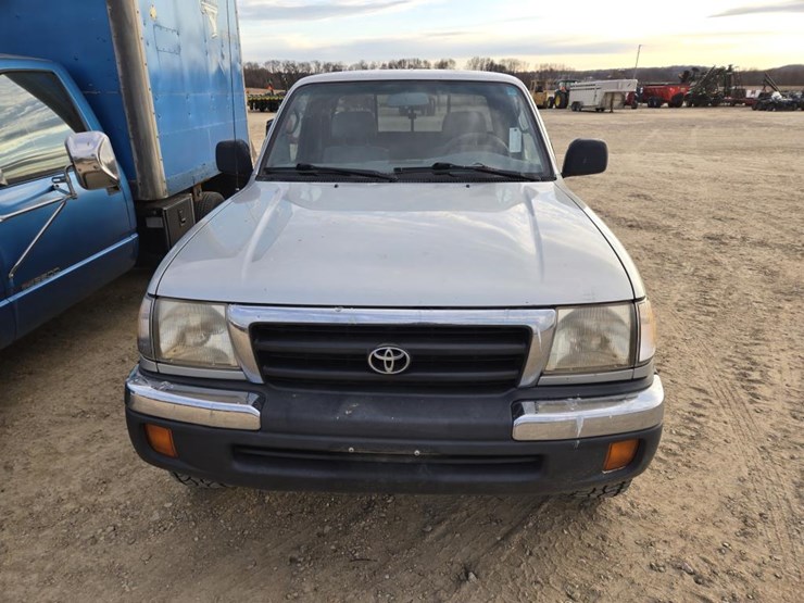 2000-toyota-tacoma-image-2