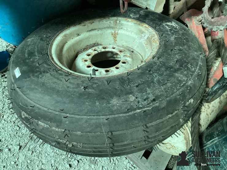 one-row-planter,-tire-&-parts-image-12