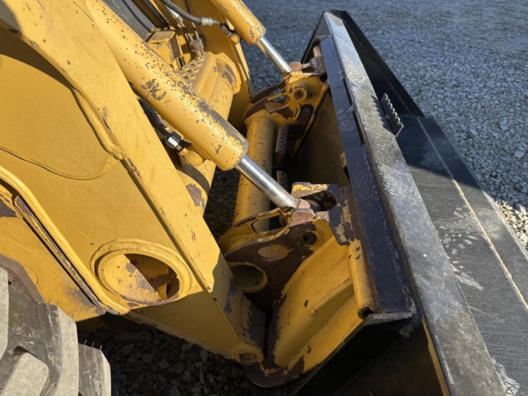 john-deere-240-image-17