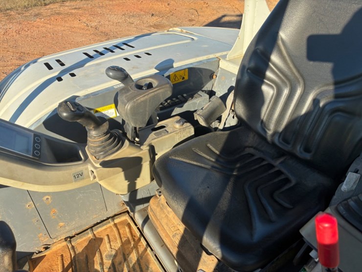 2021-takeuchi-tb260-image-8