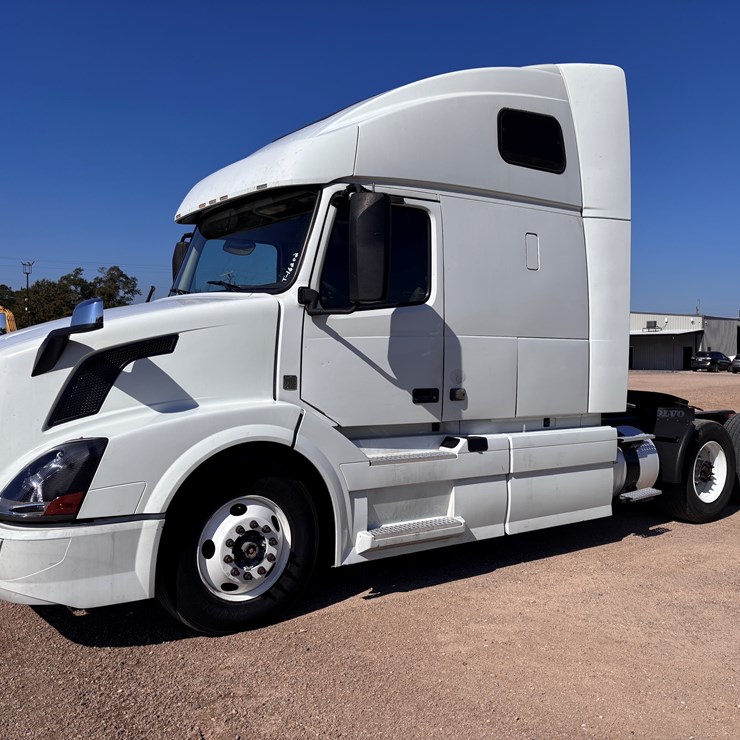 #16202 • 2015 VOLVO