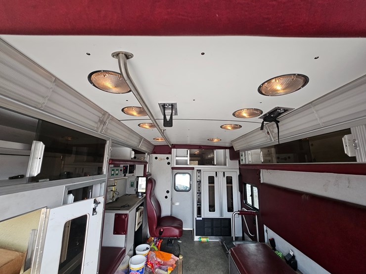 #22778-•-2003-ford-econoline-van-ambulance-image-52