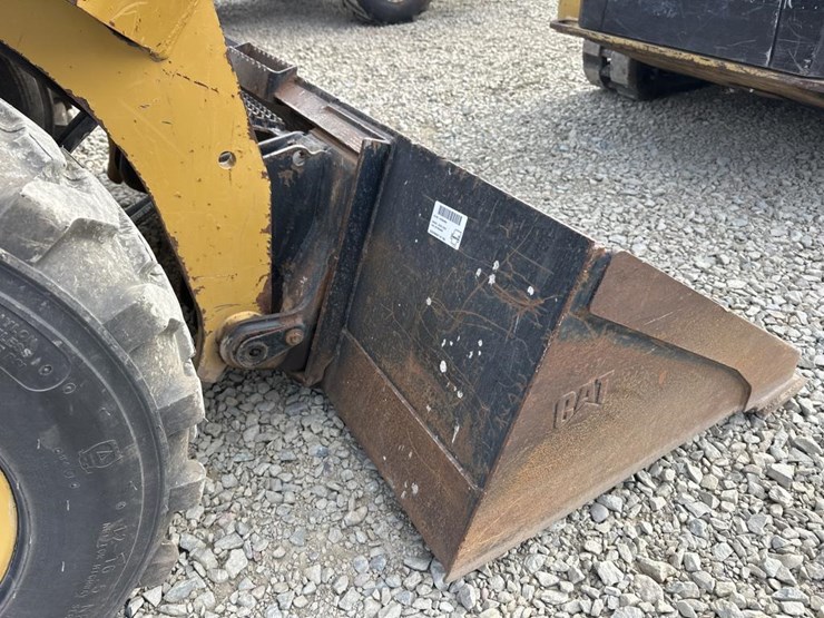 2016-caterpillar-262d-image-17