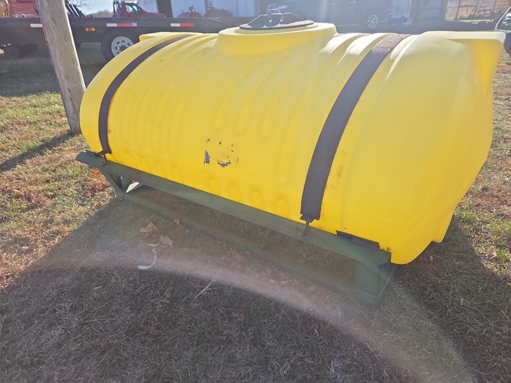 300-gallon-poly-tank-on-frame-image-4