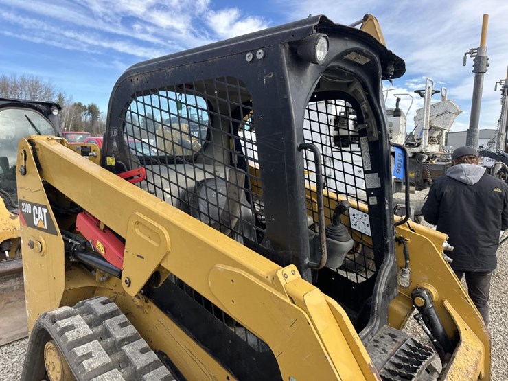 caterpillar-239d-image-22