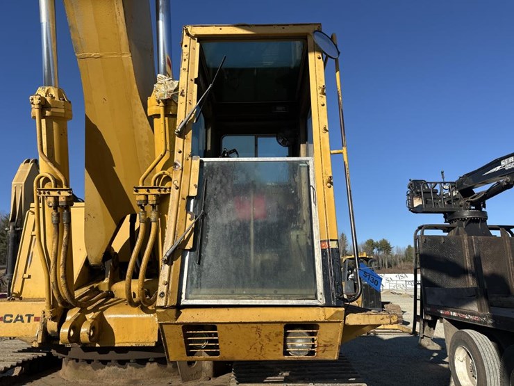 caterpillar-235-image-10