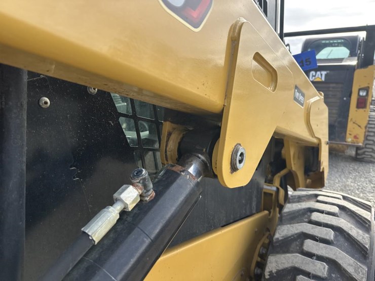 2022-caterpillar-242d3-image-21