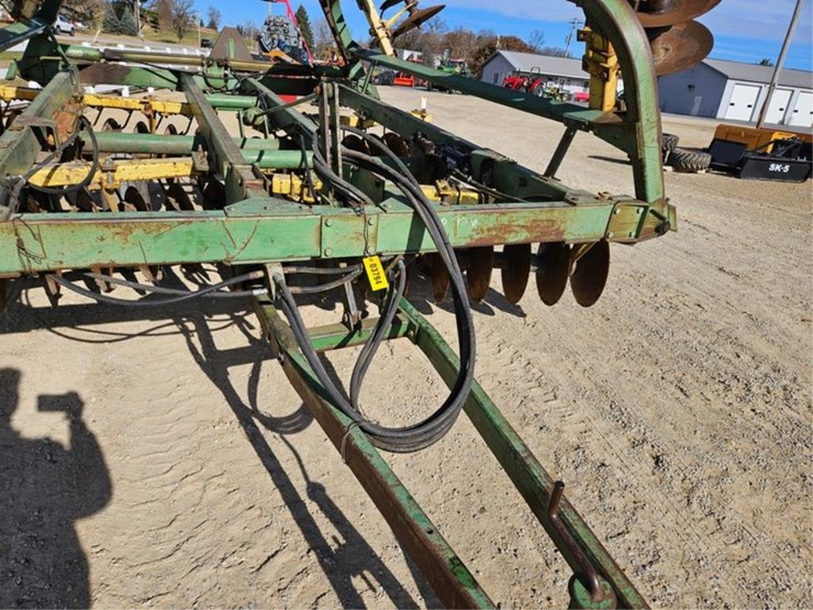 john-deere-230-image-10