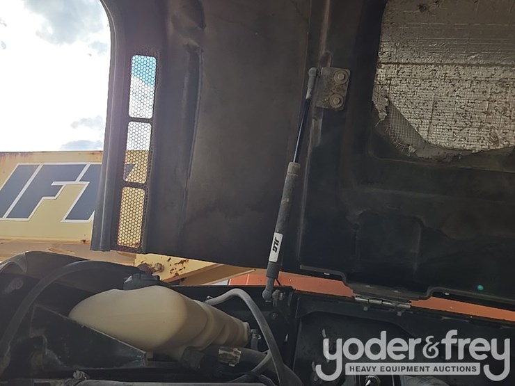 2015-jlg-600aj-image-82