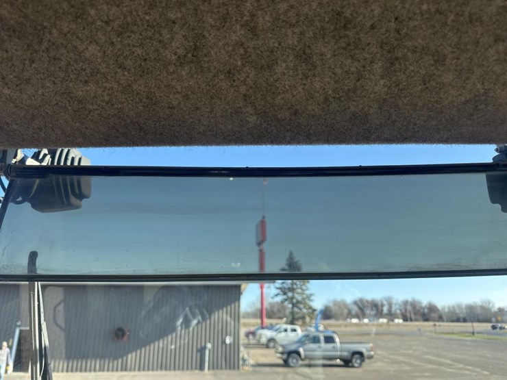 2016-deere-624k-image-56