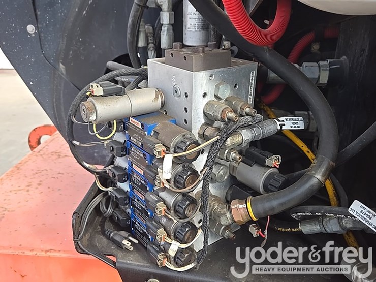 2015-jlg-600aj-image-109