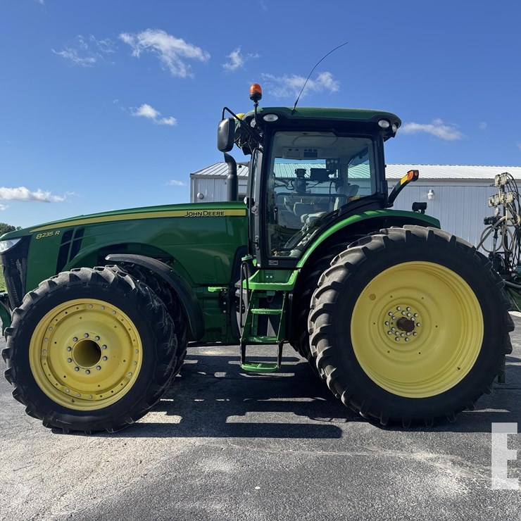 2013 JOHN DEERE 8235R