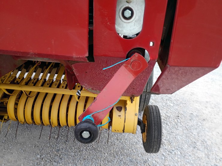 2014-new-holland-br7060-image-15