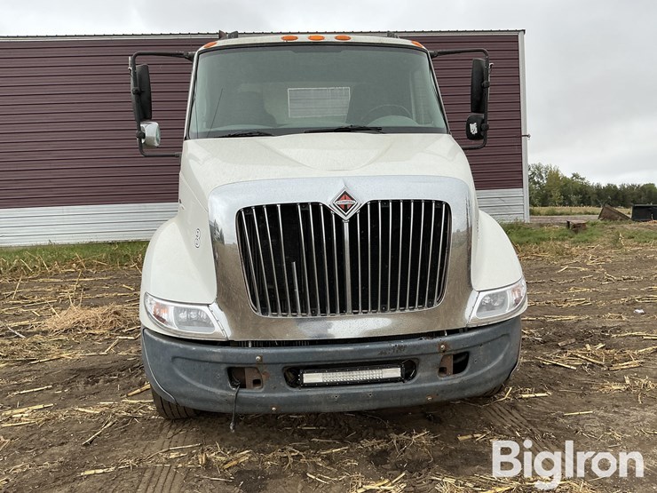 2005-international-8600-image-2