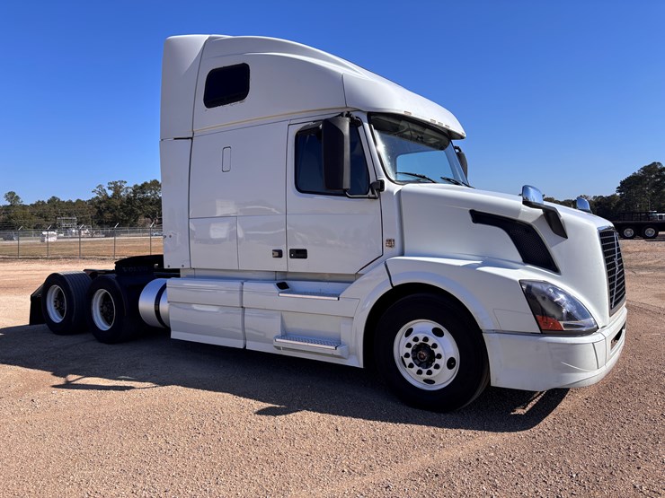 #16202-•-2015-volvo-image-2