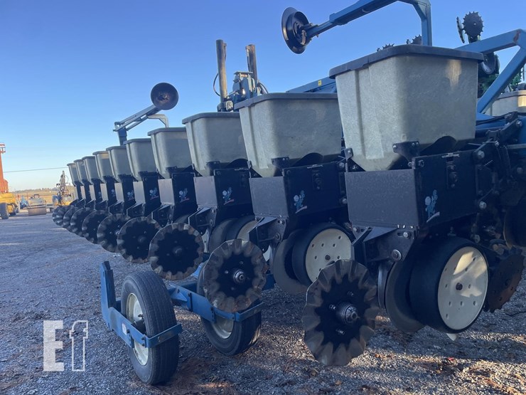 1997-kinze-2600-image-6