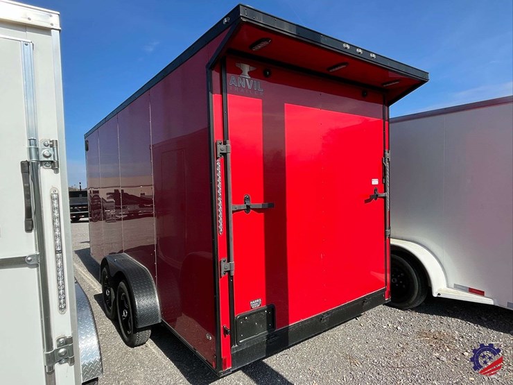 2025-anvil-20’-v-nose-t/a-enclosed-tag-trailer-image-2