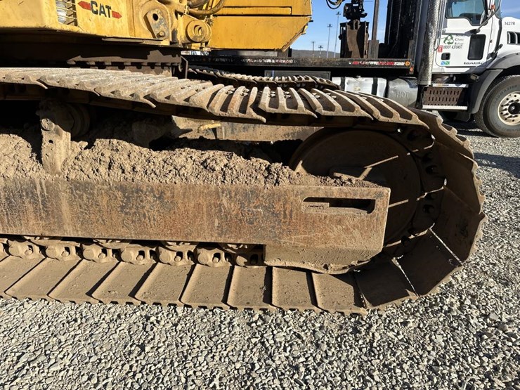 caterpillar-235-image-56