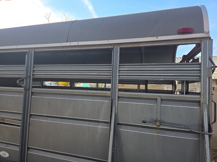 16'-ponderosa-livestock-trailer-image-17