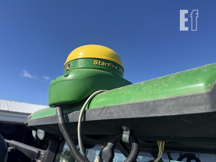 2013-john-deere-8235r-image-27