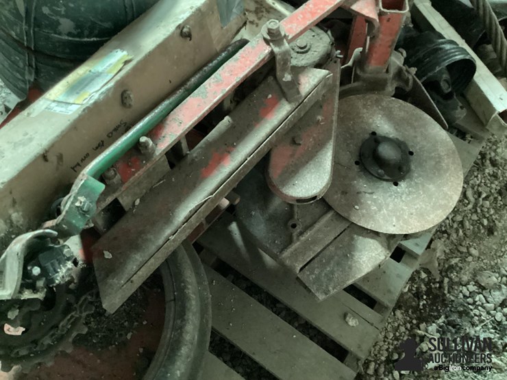 one-row-planter,-tire-&-parts-image-6