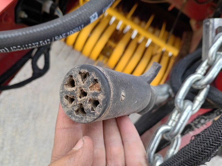 2014-new-holland-br7060-image-11