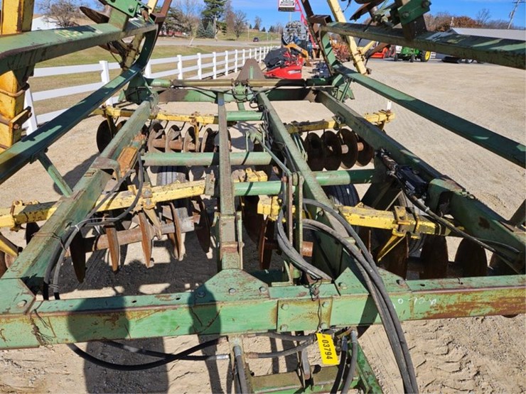 john-deere-230-image-14