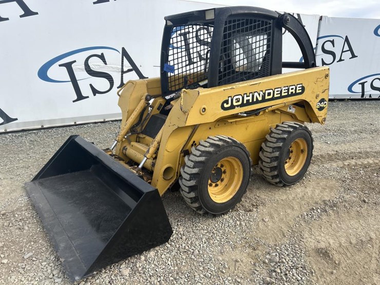 john-deere-240-image-1