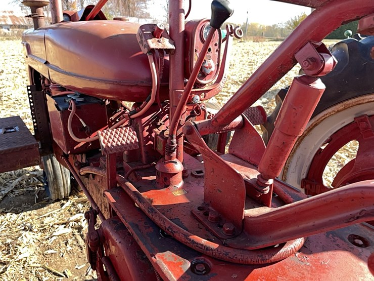 ih-farmall-h-tractor-image-21
